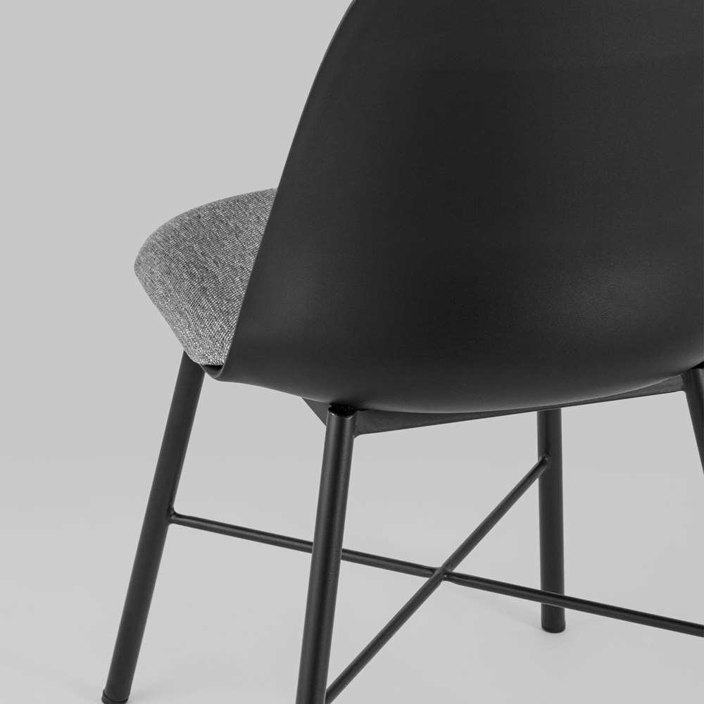 Стул из прочного пластика на металлическом основании Anora Black