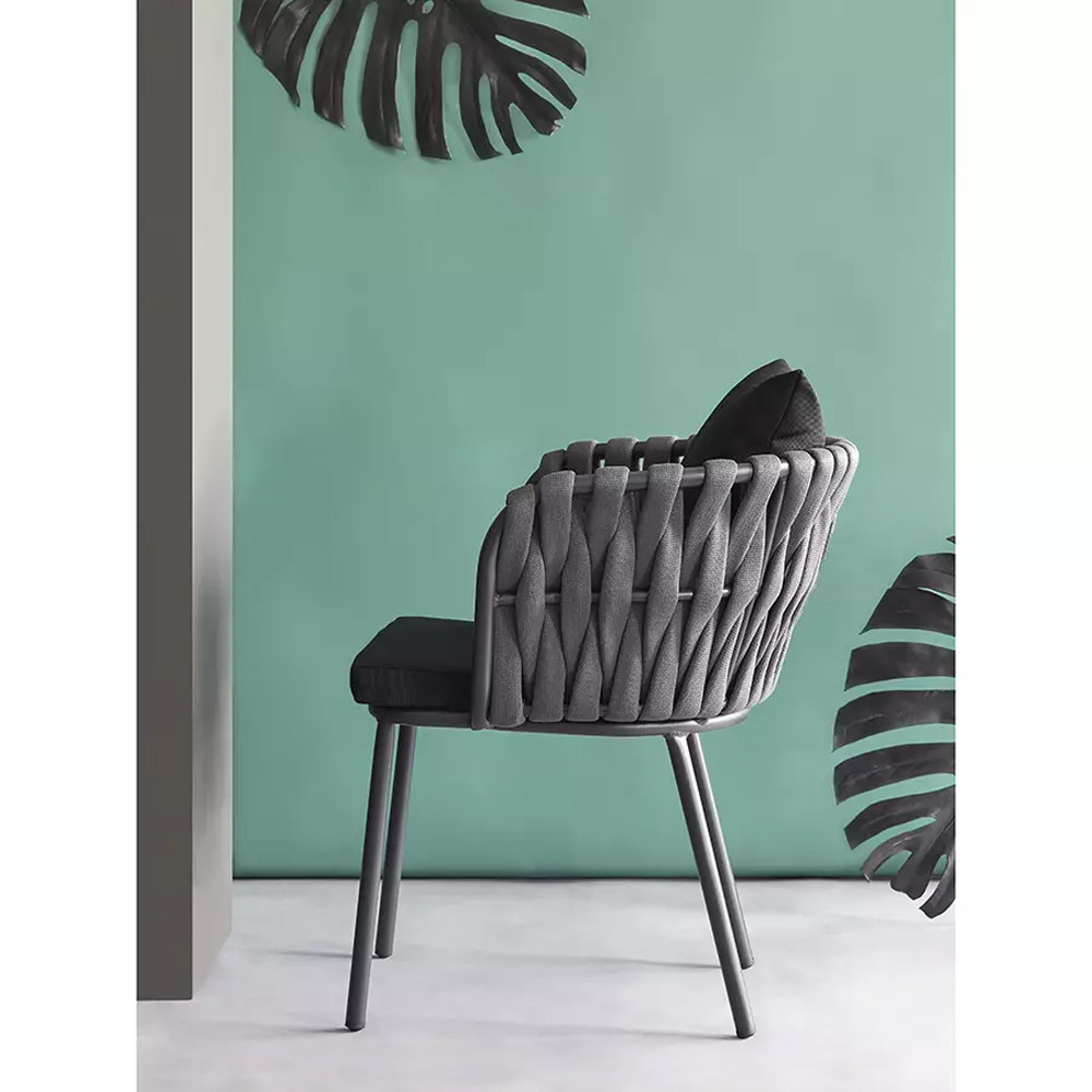 Стул мягкий с декором в виде плетеных лент на спинке и подлокотниках Semicircular Chair Decorated with Ribbons