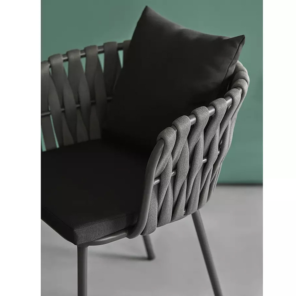 Стул мягкий с декором в виде плетеных лент на спинке и подлокотниках Semicircular Chair Decorated with Ribbons