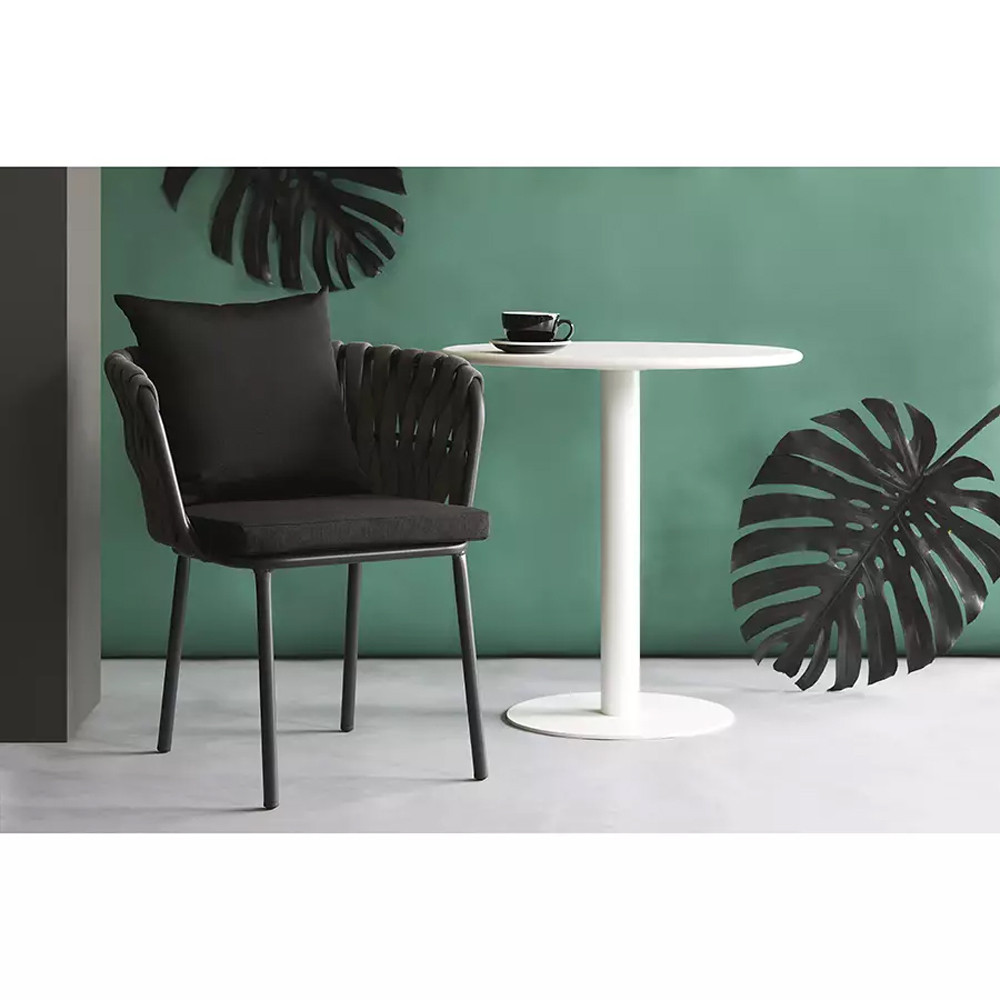 Стул мягкий с декором в виде плетеных лент на спинке и подлокотниках Semicircular Chair Decorated with Ribbons