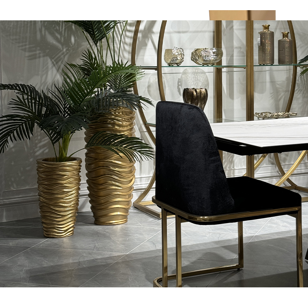 Стул обеденный велюровый черный с золотым каркасом Nobility