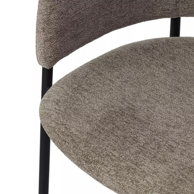 Стул полукруглый с каркасом из металла и мягким сиденьем и спинкой Soft Chenille
