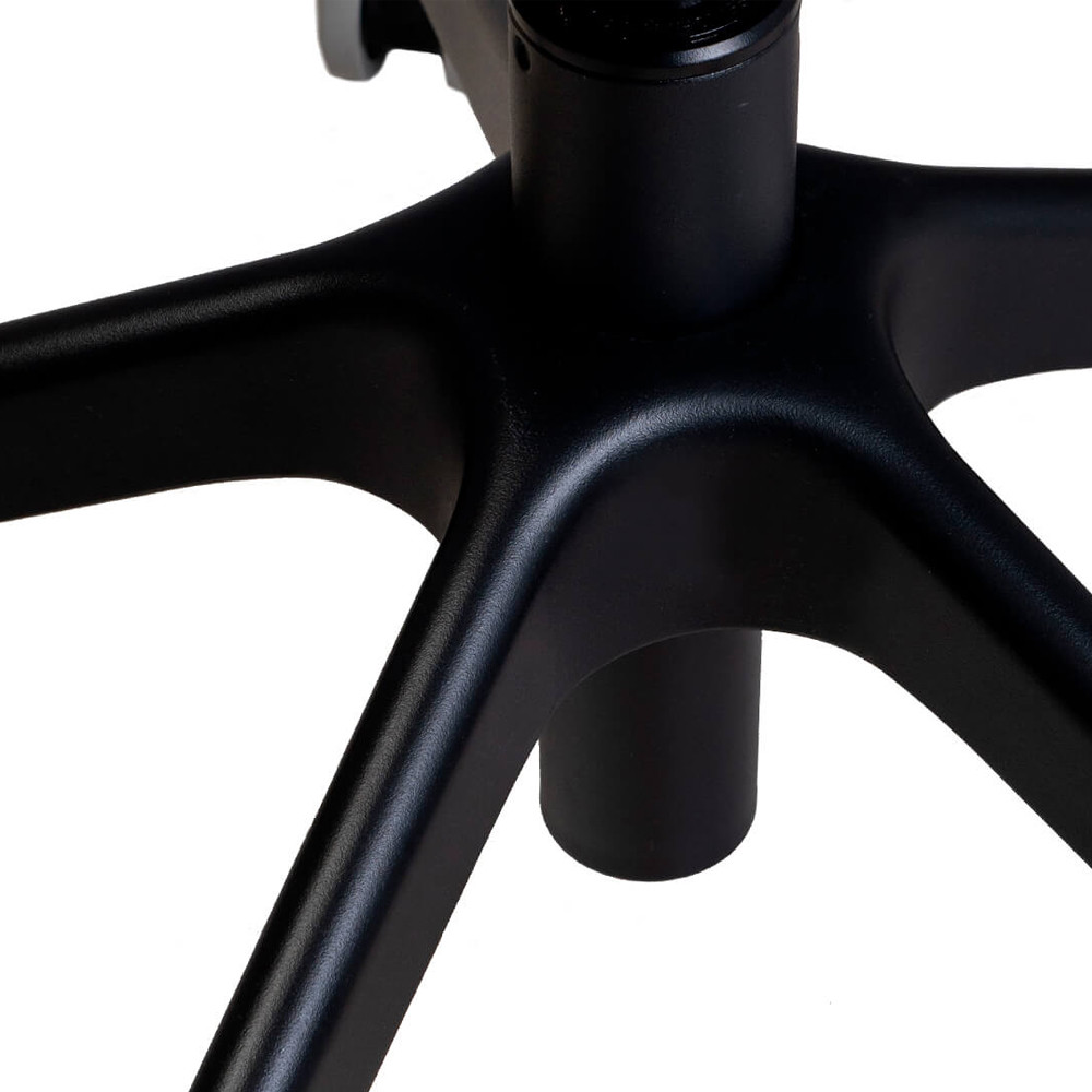 Стул с мягкой бежевой обивкой из велюра и подъемно-поворотным механизмом на черных колесиках Harper Beige