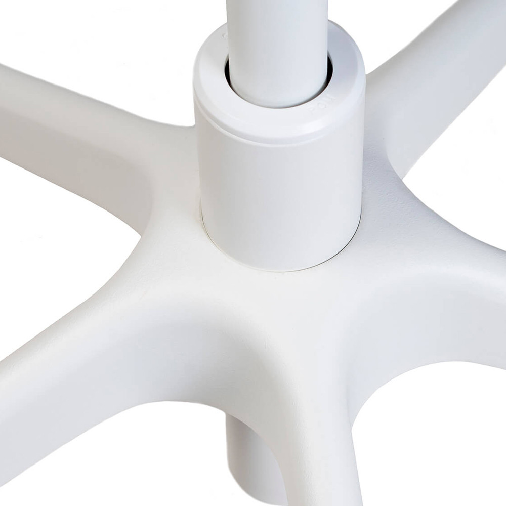 Стул с мягкой синей обивкой из велюра и подъемно-поворотным механизмом на белых колесиках Harper Blue and White