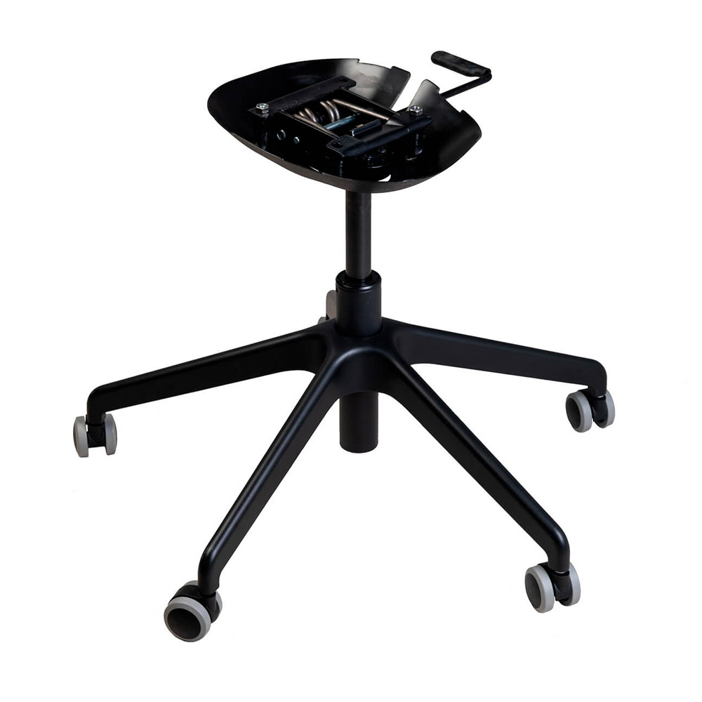 Стул с мягкой синей обивкой из велюра и подъемно-поворотным механизмом на черных колесиках Harper Blue