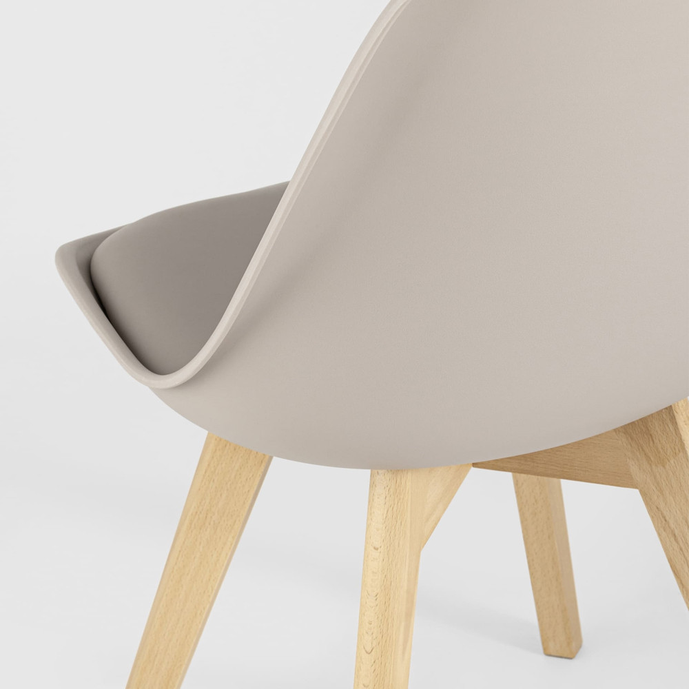 Стул с основой из пластика и мягким сиденьем Arvika Beige