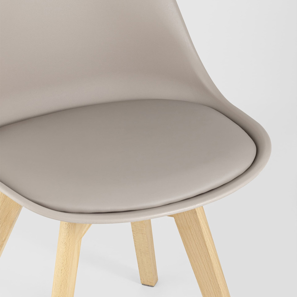 Стул с основой из пластика и мягким сиденьем Arvika Beige