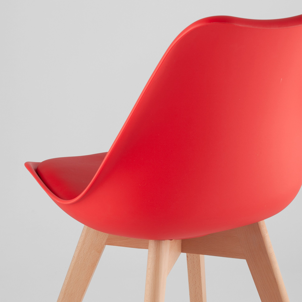 Стул с основой из пластика и мягким сиденьем Arvika Red