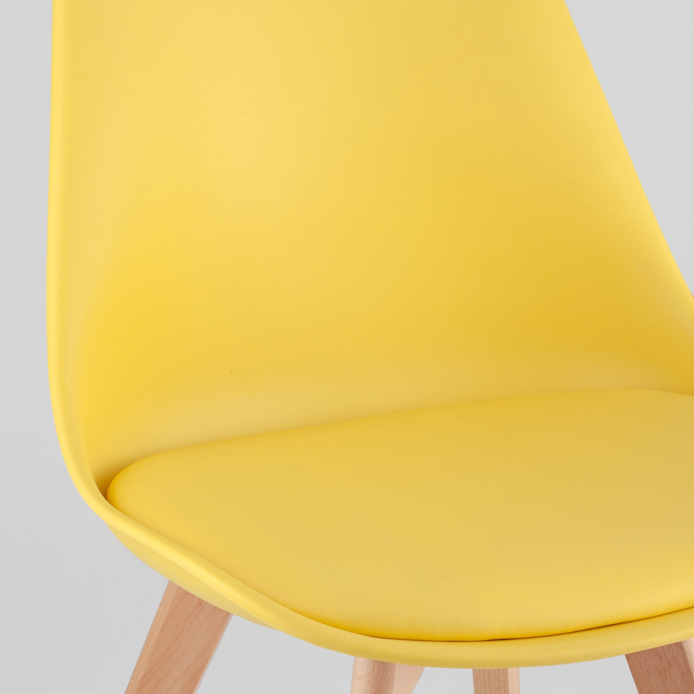Стул с основой из пластика и мягким сиденьем Arvika Yellow