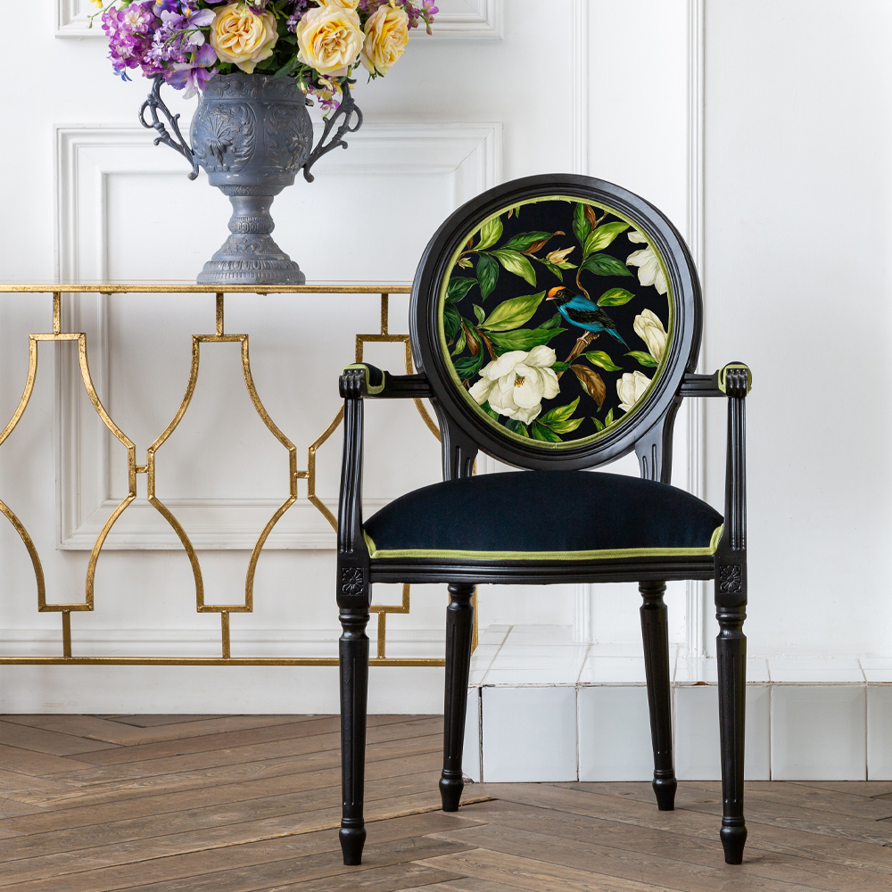 Стул с подлокотниками из бука с изображением птицы и цветов Blooming Birds