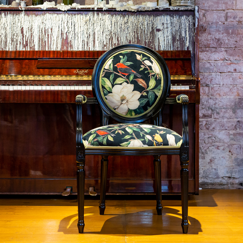 Стул с подлокотниками из натурального бука с изображением птиц и цветов Blooming Birds