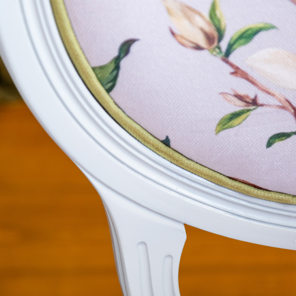 Стул светло-серый из натурального бука с изображением птицы в саду Blooming Colored Birds