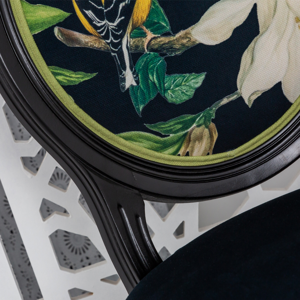 Стул чёрный из натурального бука с изображением птица в саду Blooming Magnolias