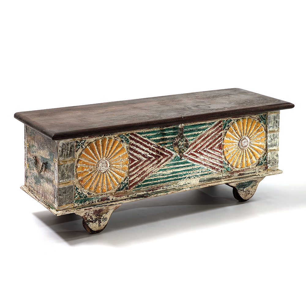 Сундук резной Advaith Carved Antique Chest