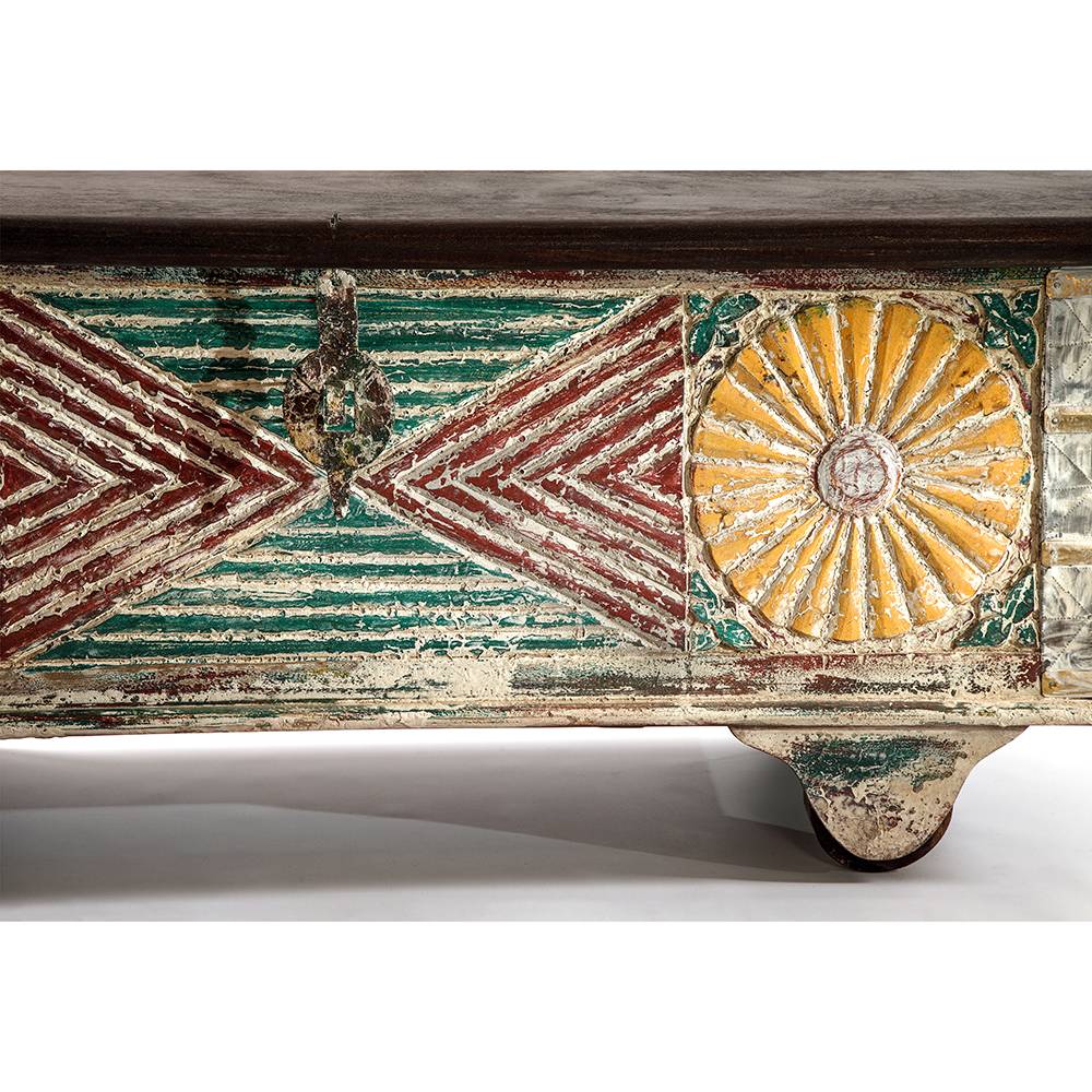 Сундук резной Advaith Carved Antique Chest