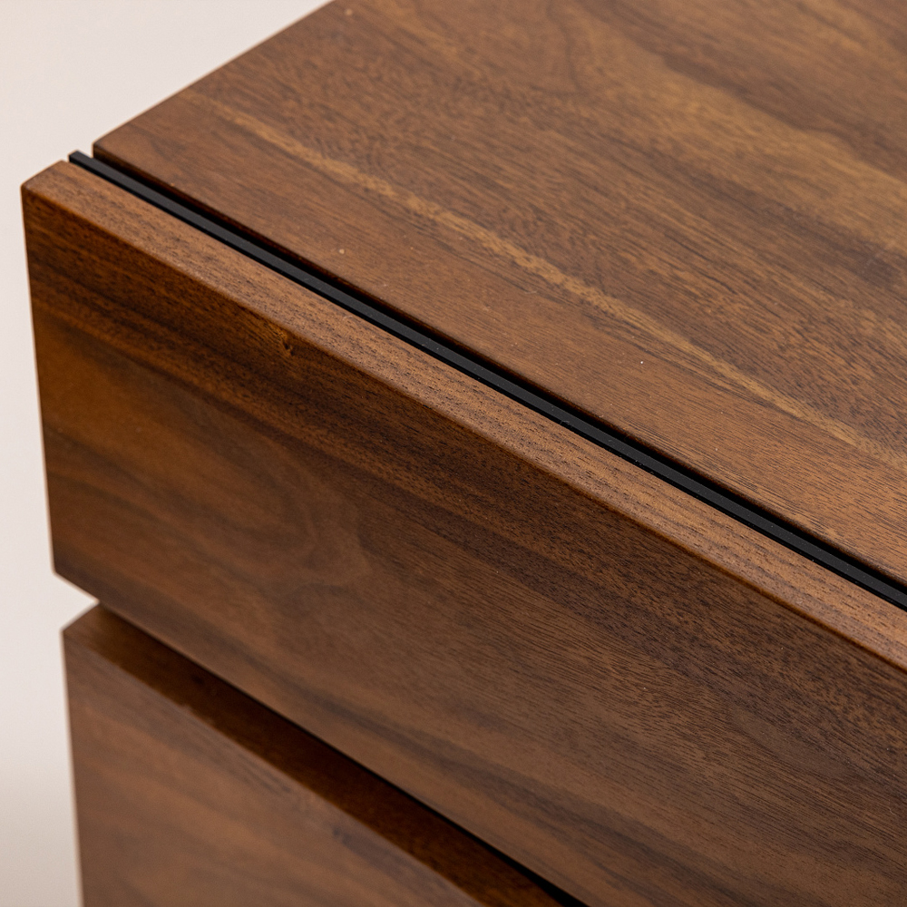 ТВ-тумба с узором из шпона на фасаде Sahara