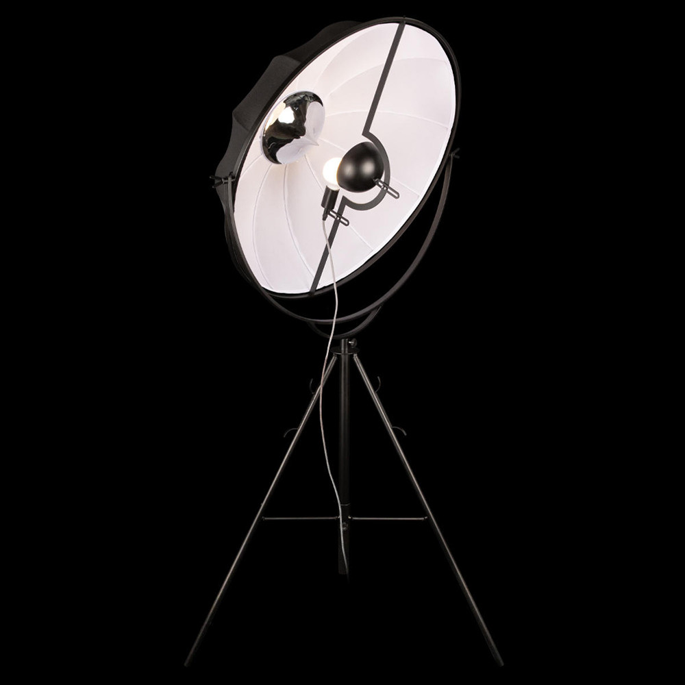 Торшер в виде прожектора с круглым тканевым абажуром на треноге черного цвета Radiance Éclat