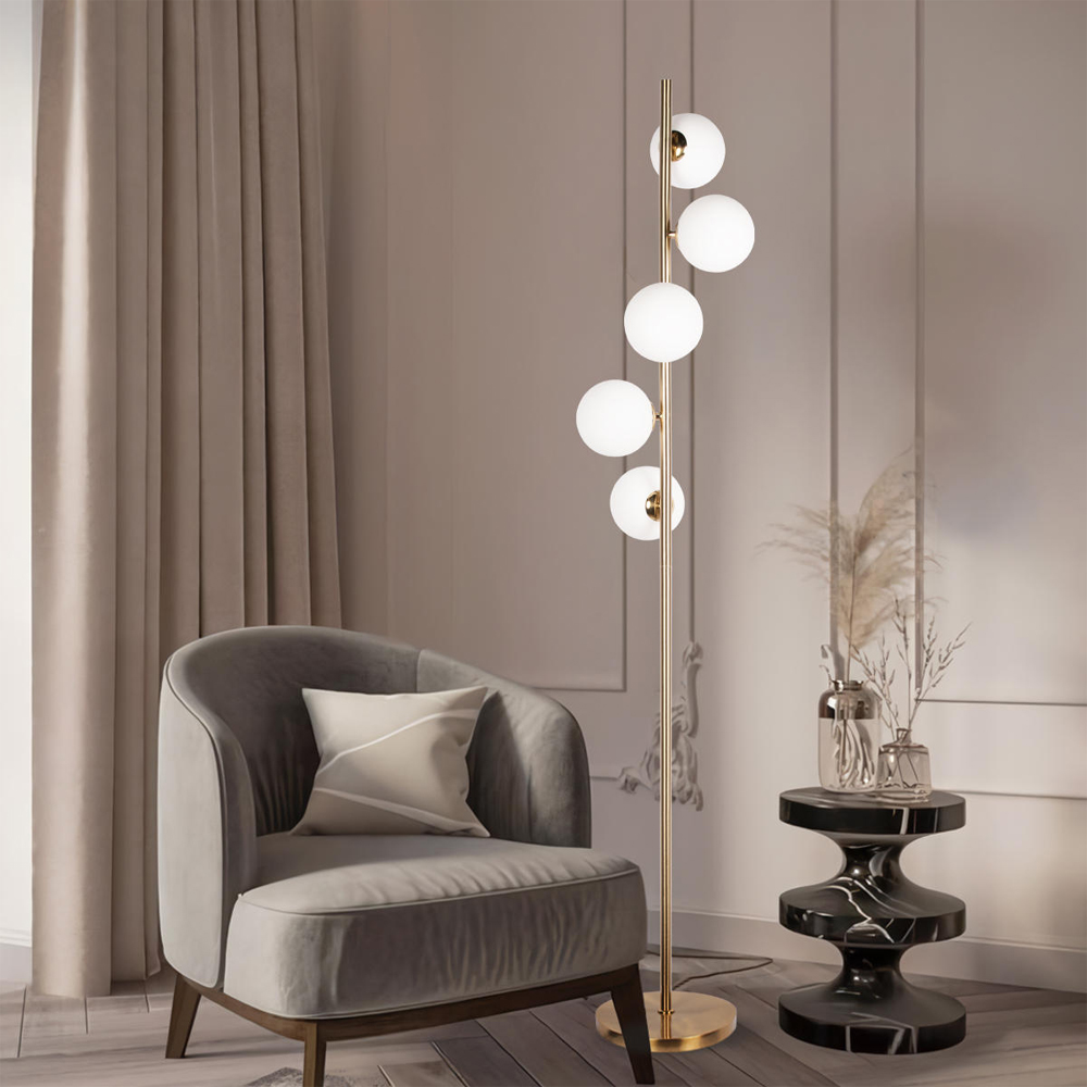 Торшер на золотом основании с 5-ю белыми шарообразными плафонами Bubble