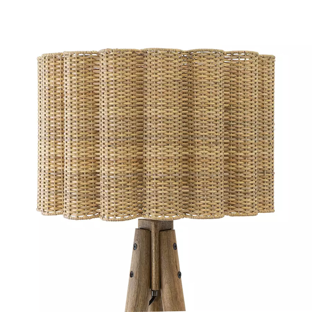 Торшер с плетеным абажуром на основании в виде треноги Lamp with Wicker Lampshade