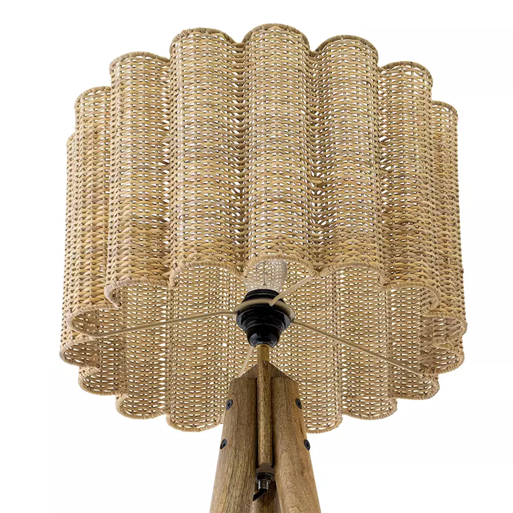 Торшер с плетеным абажуром на основании в виде треноги Lamp with Wicker Lampshade