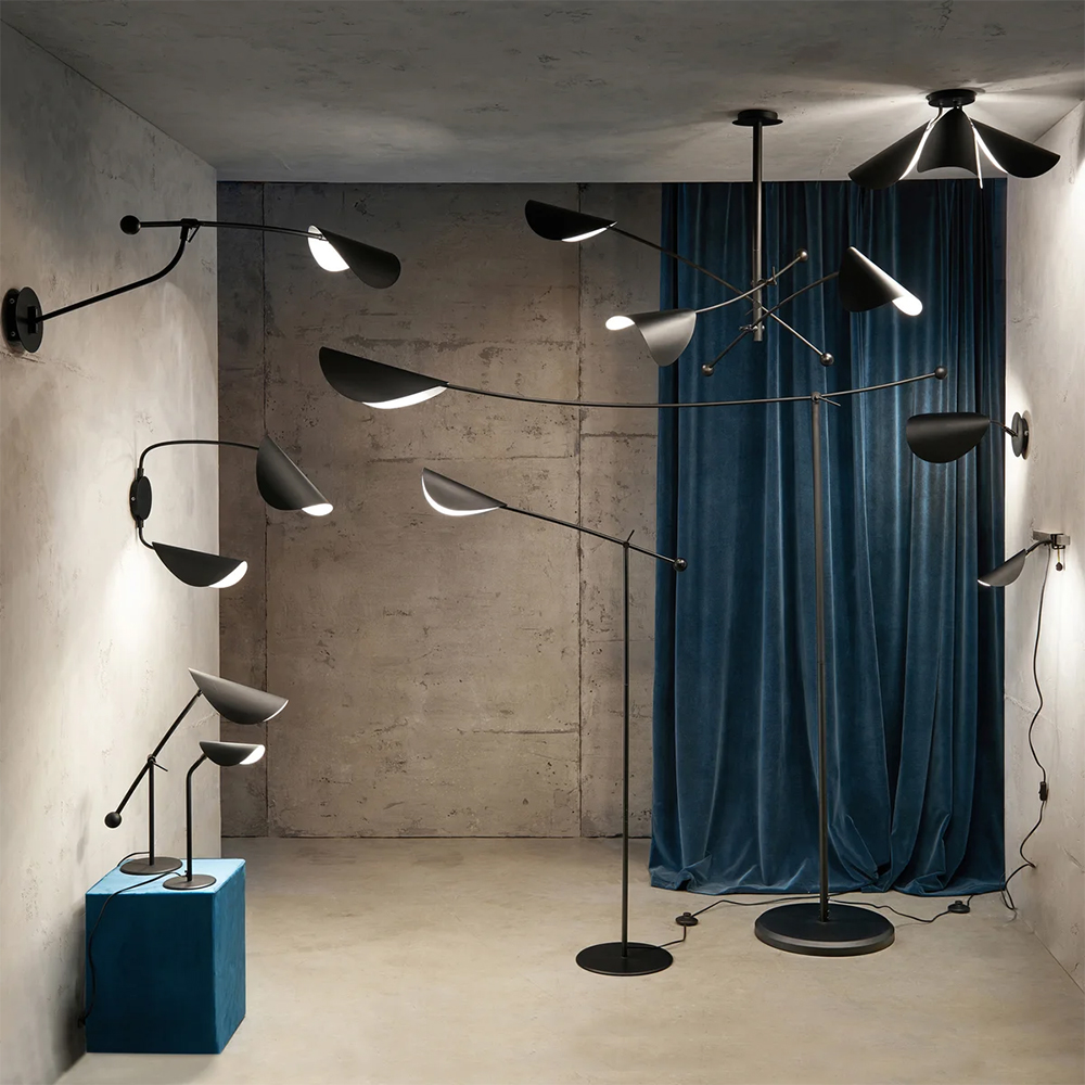 Торшер с поворотным плафоном Aracea Black Floor Lamp