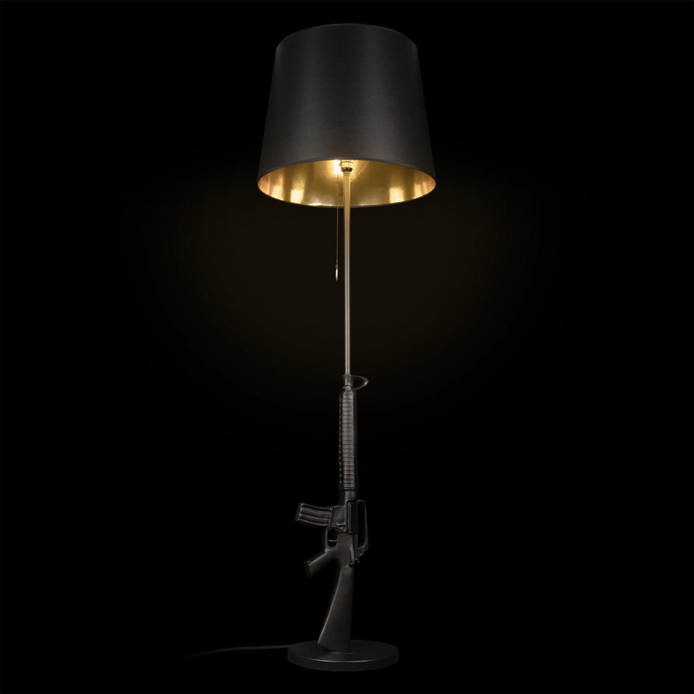 Торшер с черным абажуром и оригинальной ножкой в форме автомата Flos