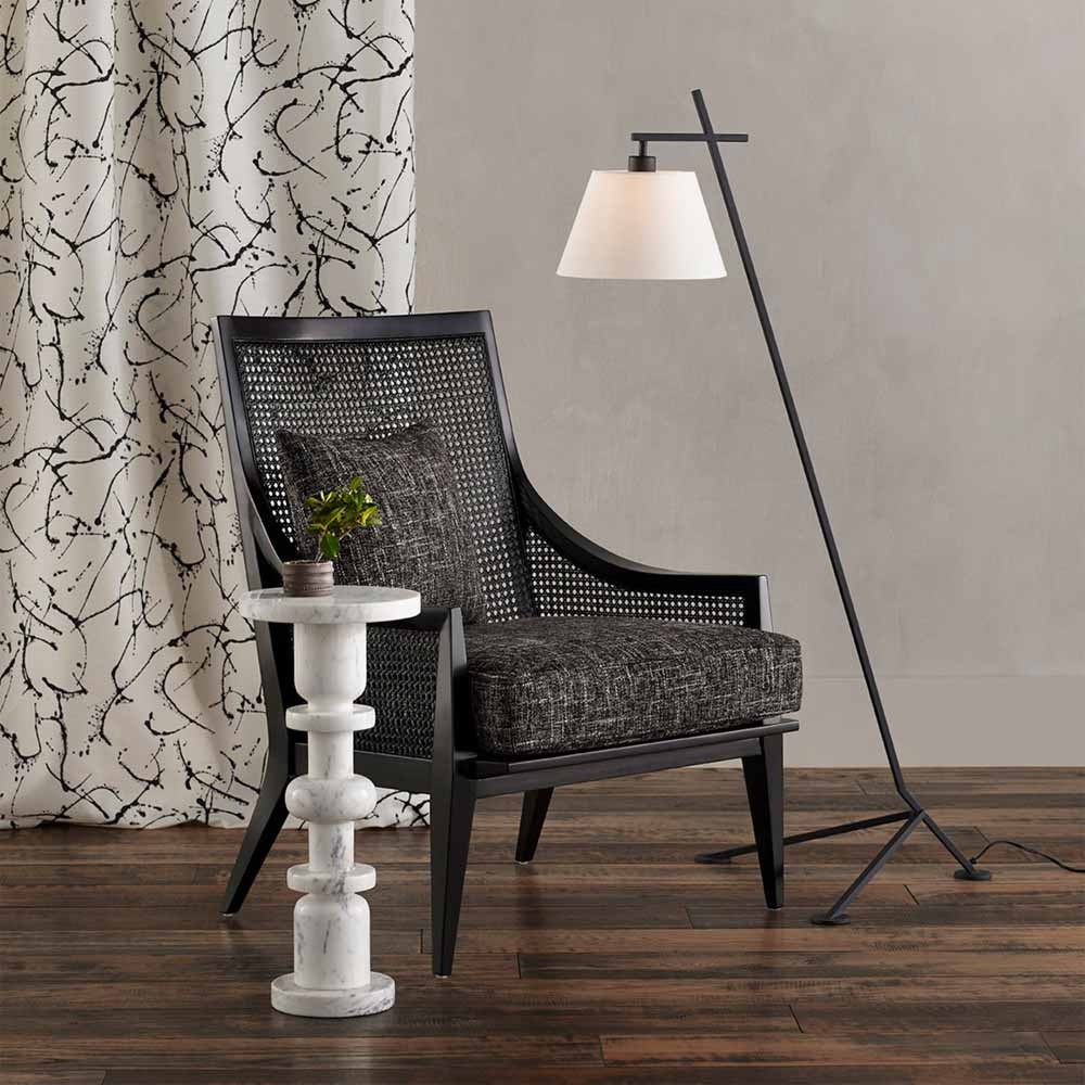 Торшер с черным наклонным корпусом и конусовидным абажуром Black Tripod