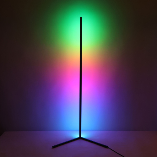 Торшер черного цвета на угловом основании Arteriors