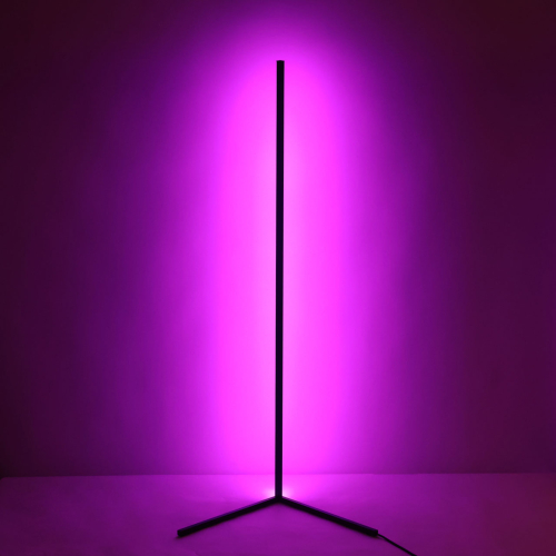 Торшер черного цвета на угловом основании Arteriors