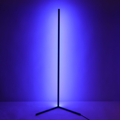 Торшер черного цвета на угловом основании Arteriors