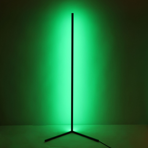 Торшер черного цвета на угловом основании Arteriors