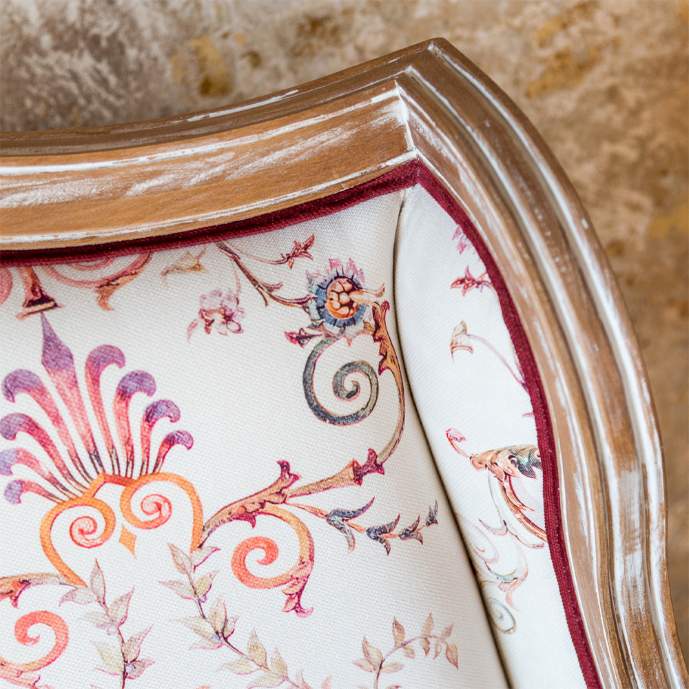 Трехместный диван из массива бука бежевый с растительным орнаментом Raffael Renaissance Beige Sofa