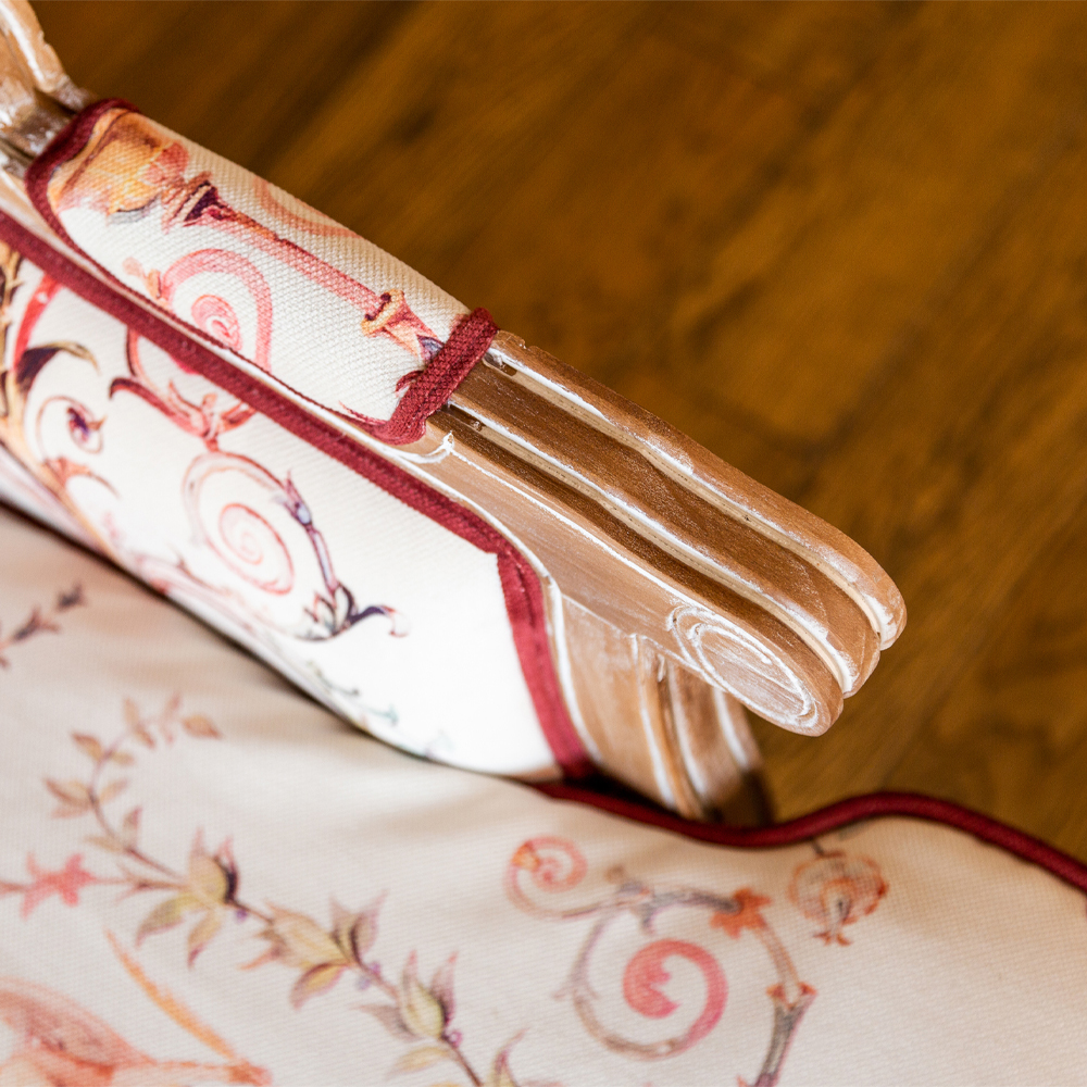 Трехместный диван из массива бука бежевый с растительным орнаментом Raffael Renaissance Beige Sofa