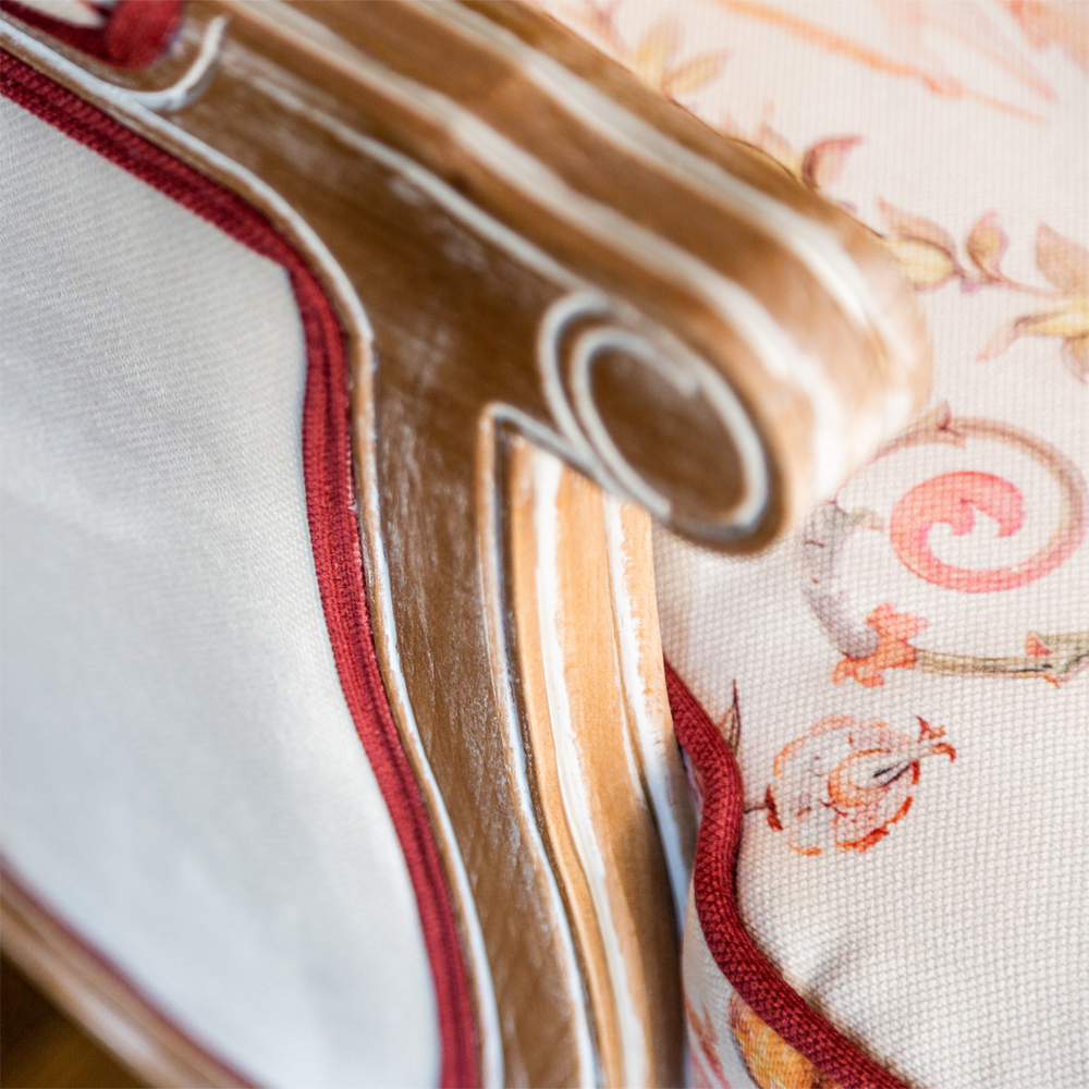 Трехместный диван из массива бука бежевый с растительным орнаментом Raffael Renaissance Beige Sofa