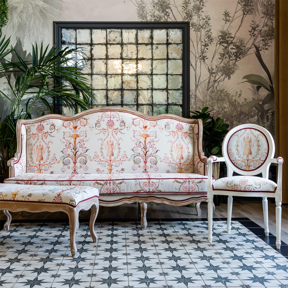 Трехместный диван из массива бука бежевый с растительным орнаментом Raffael Renaissance Beige Sofa