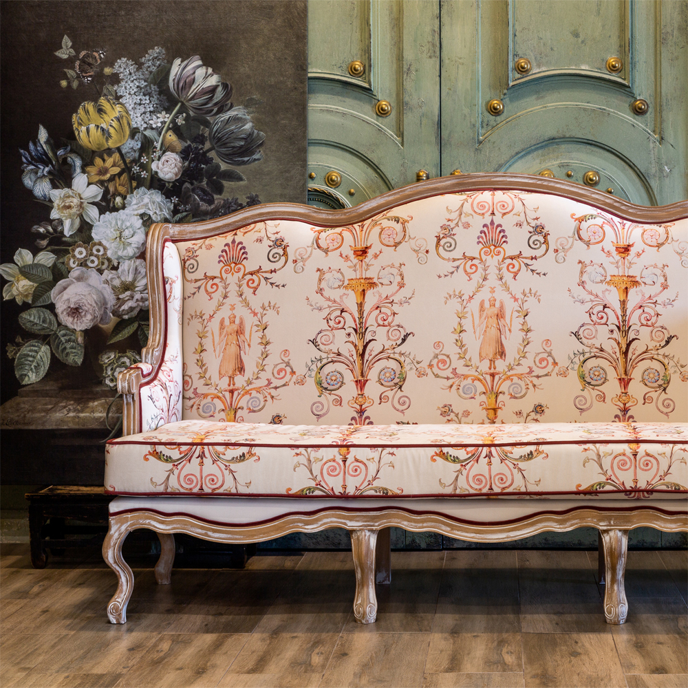 Трехместный диван из массива бука бежевый с растительным орнаментом Raffael Renaissance Beige Sofa