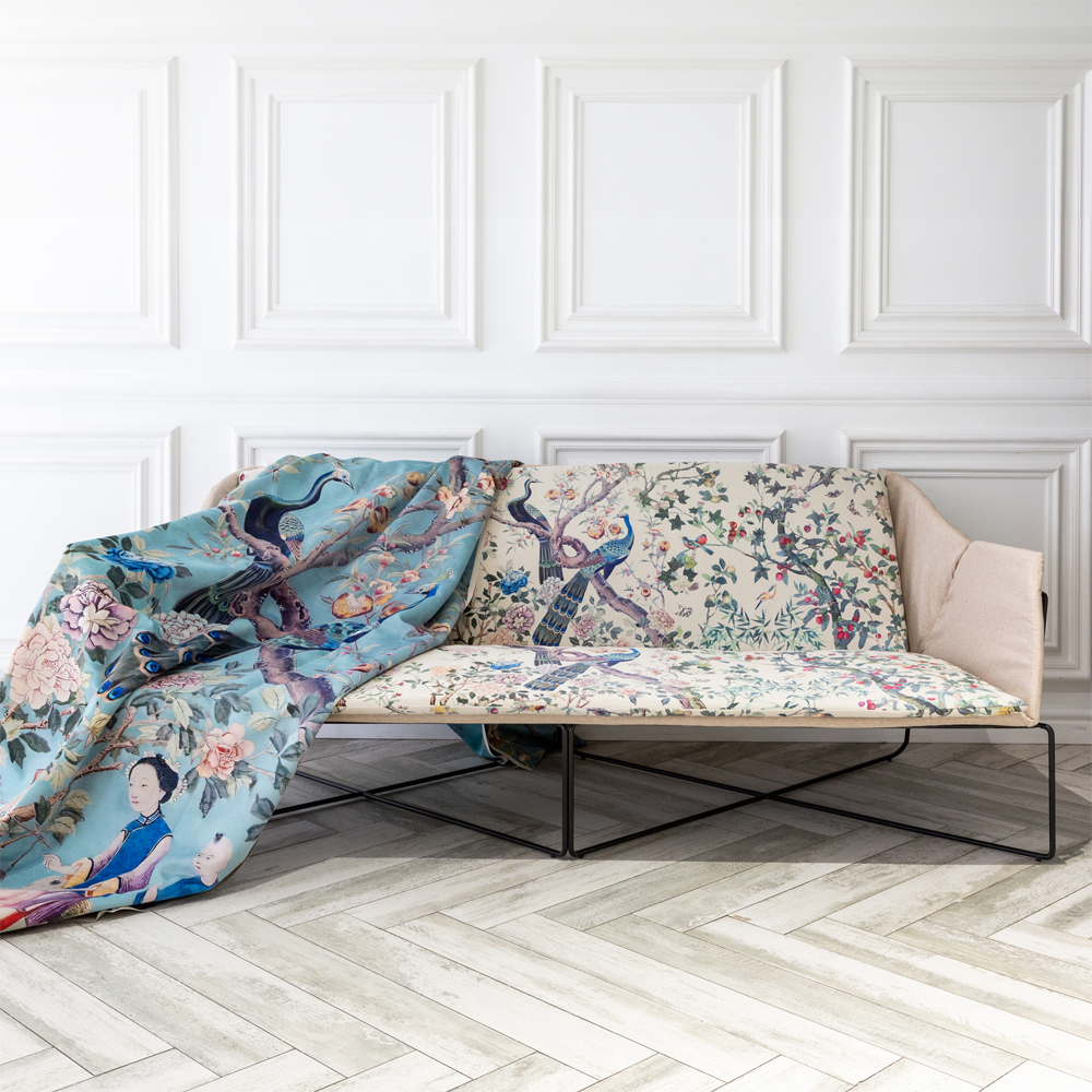 Трехместный диван на металлическом каркасе с цветочным принтом в стиле шинуазри Chinoiserie Birds on a Tree Sofa