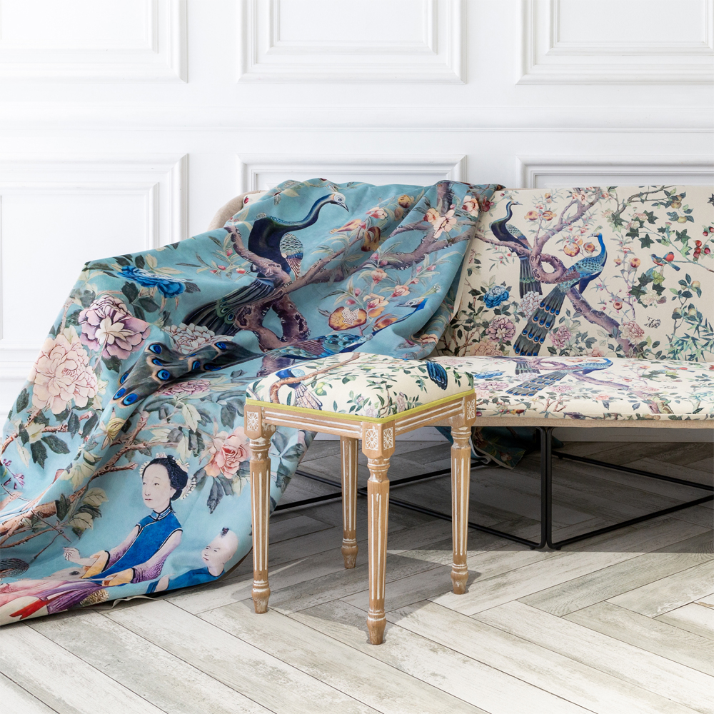 Трехместный диван на металлическом каркасе с цветочным принтом в стиле шинуазри Chinoiserie Birds on a Tree Sofa