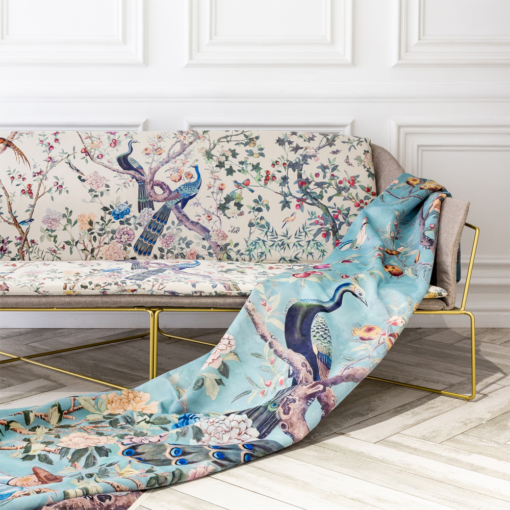 Трехместный диван на металлическом каркасе с цветочным принтом в стиле шинуазри Chinoiserie Birds on a Tree Sofa
