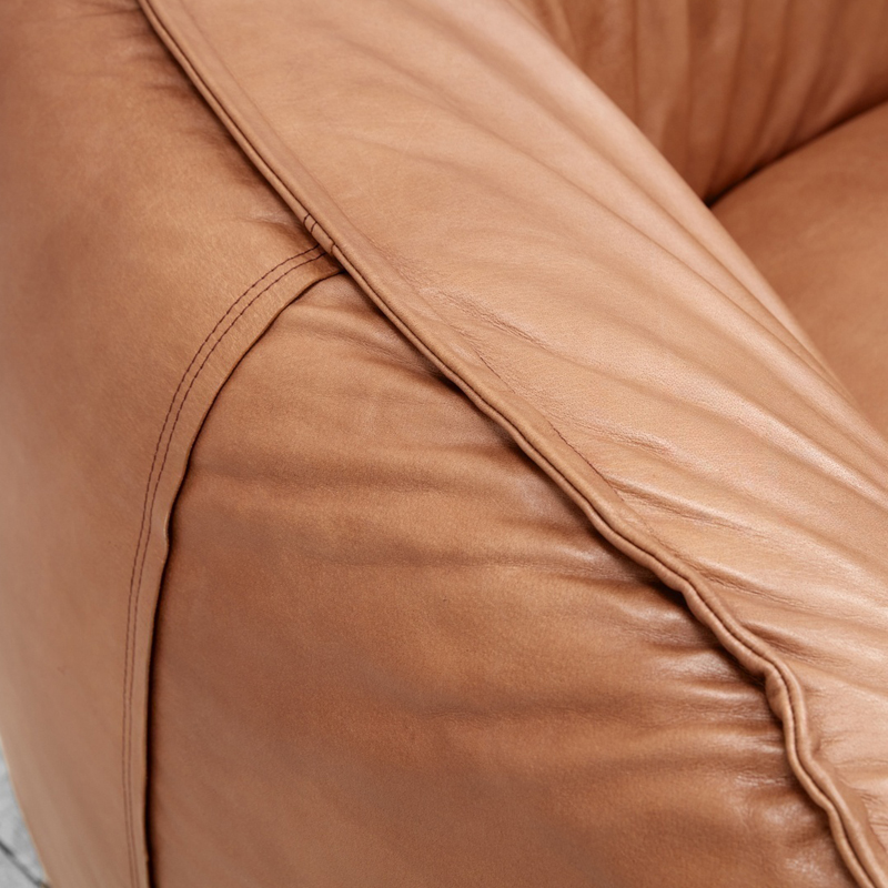 Трехместный диван с кожаной обивкой коричневый Coste Leather Sofa