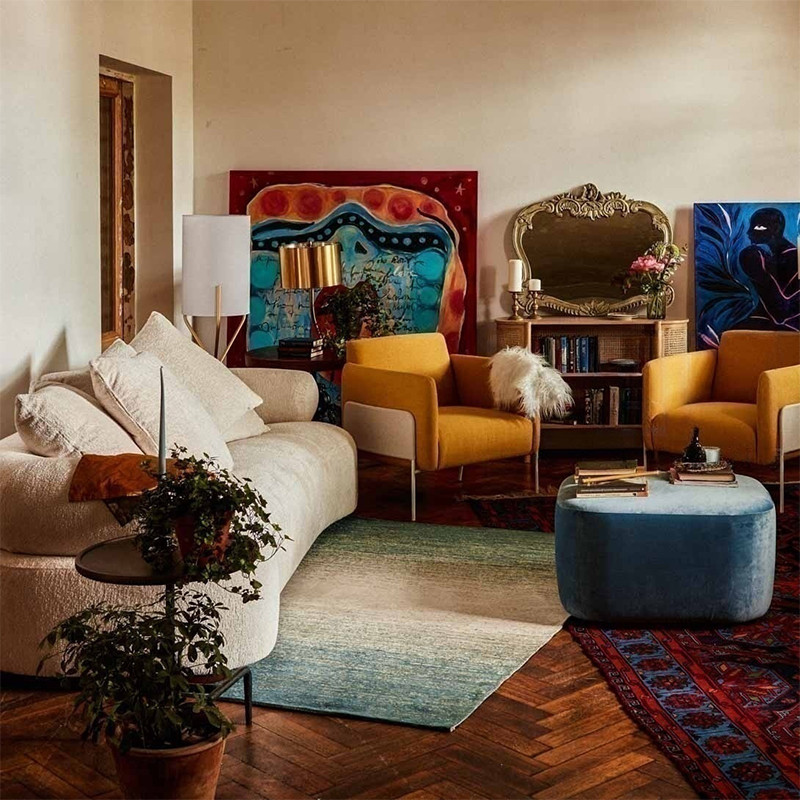 Трехместный диван с обивкой букле молочного цвета Leonois Boucle Sofa