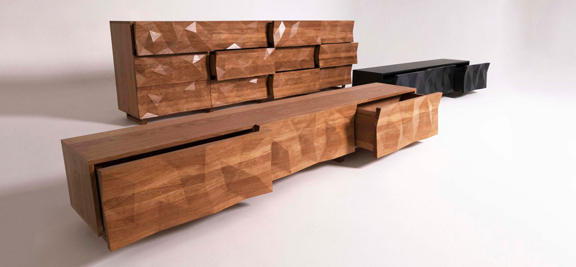 Тумба для ТВ древесного цвета с большими угловыми фигурами Geometric Greece