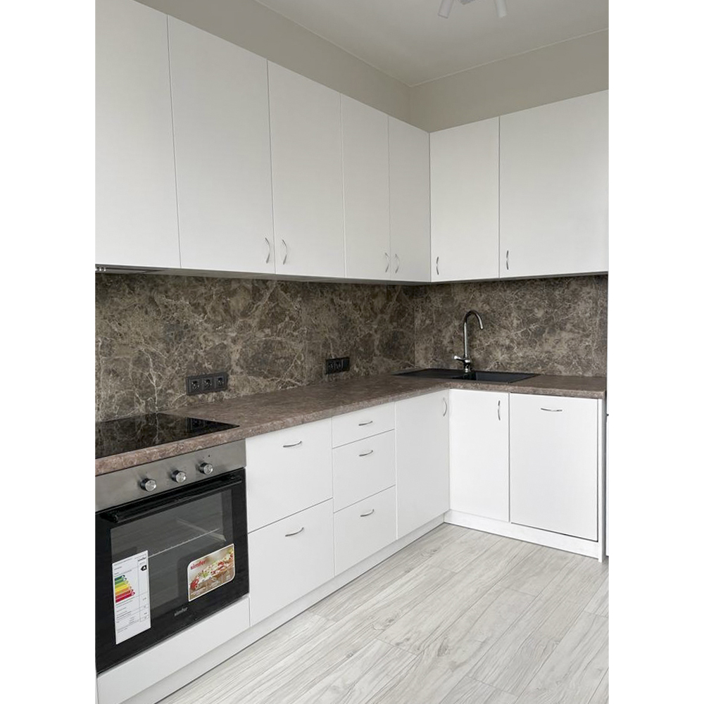 Угловой кухонный гарнитур белый и столешница под мрамор Gene Kitchen Set