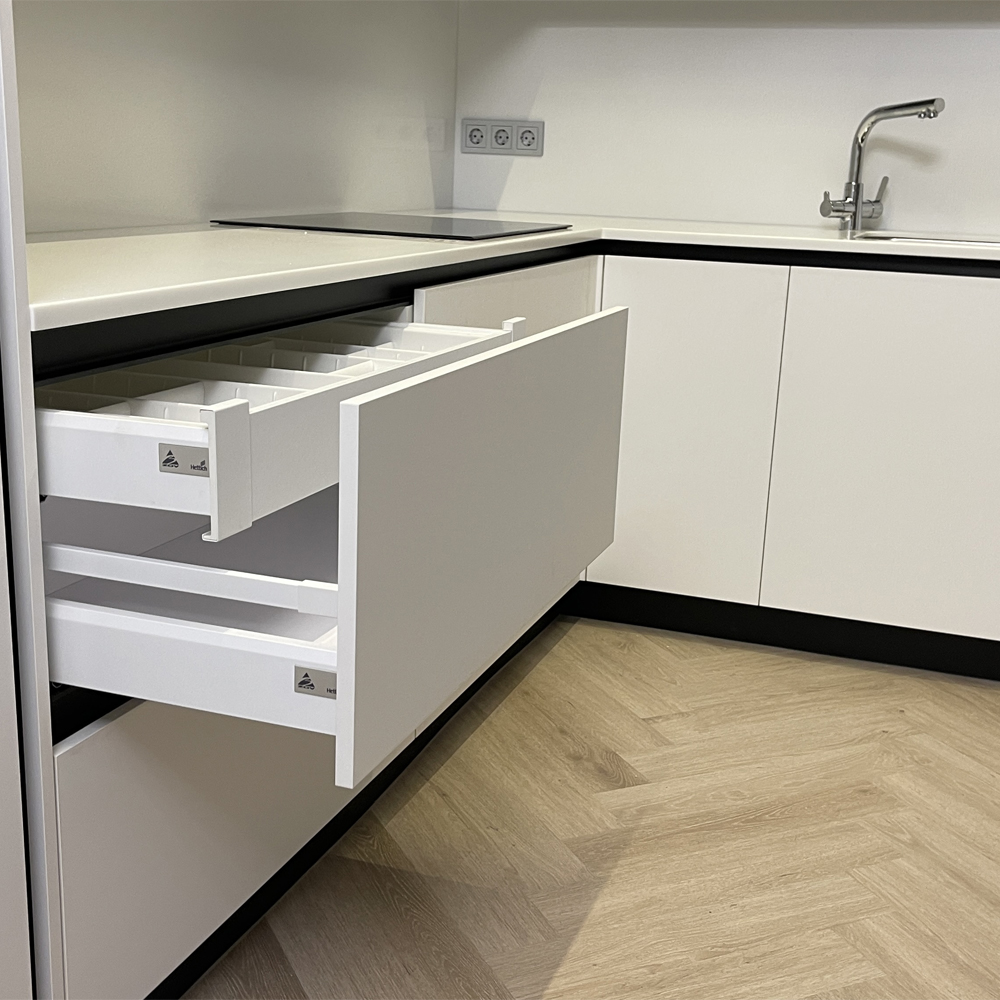 Угловой кухонный гарнитур Жемчужный белый Серый Clarke Kitchen Set White Grey
