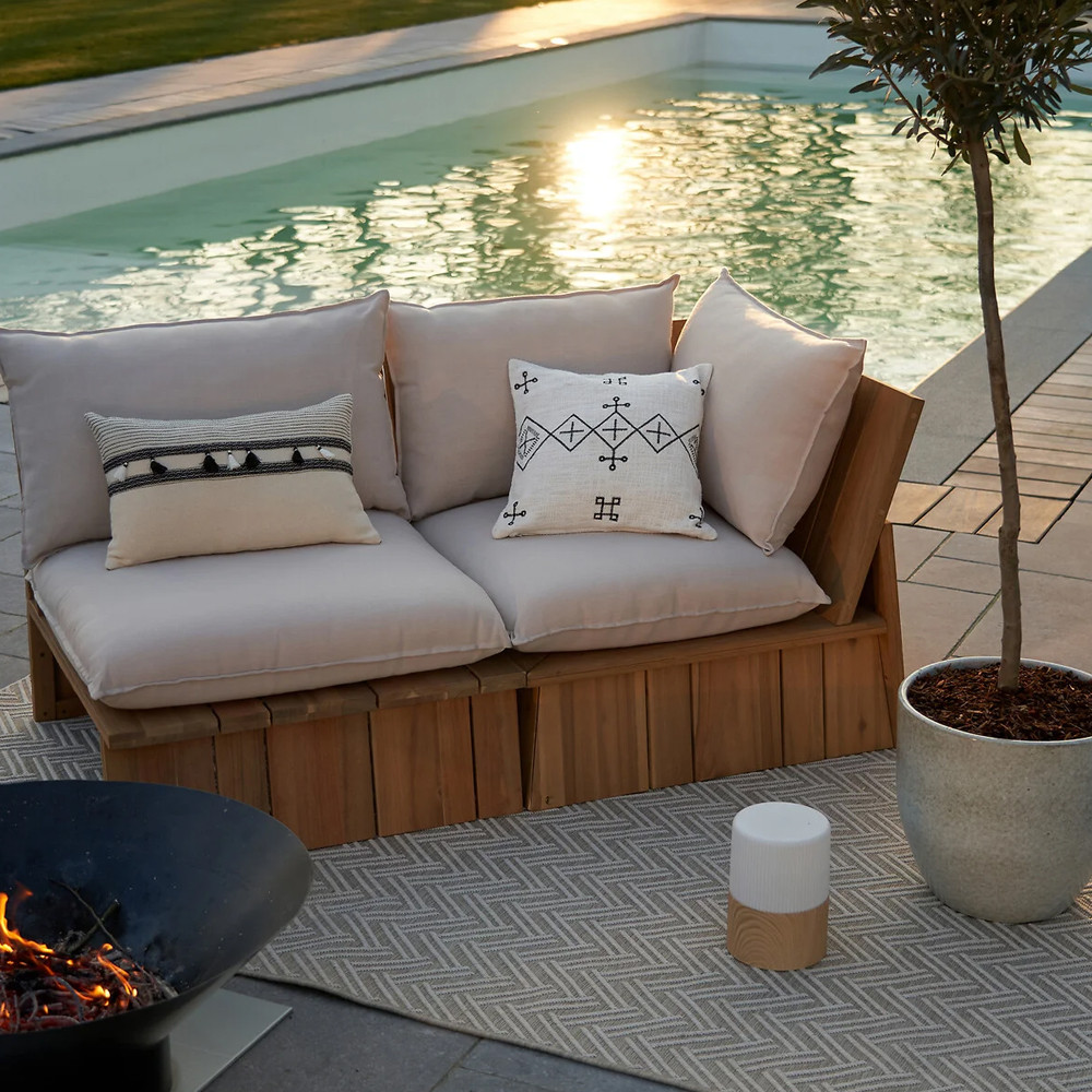 Уличное кресло из массива акации Trivett Wooden Chair