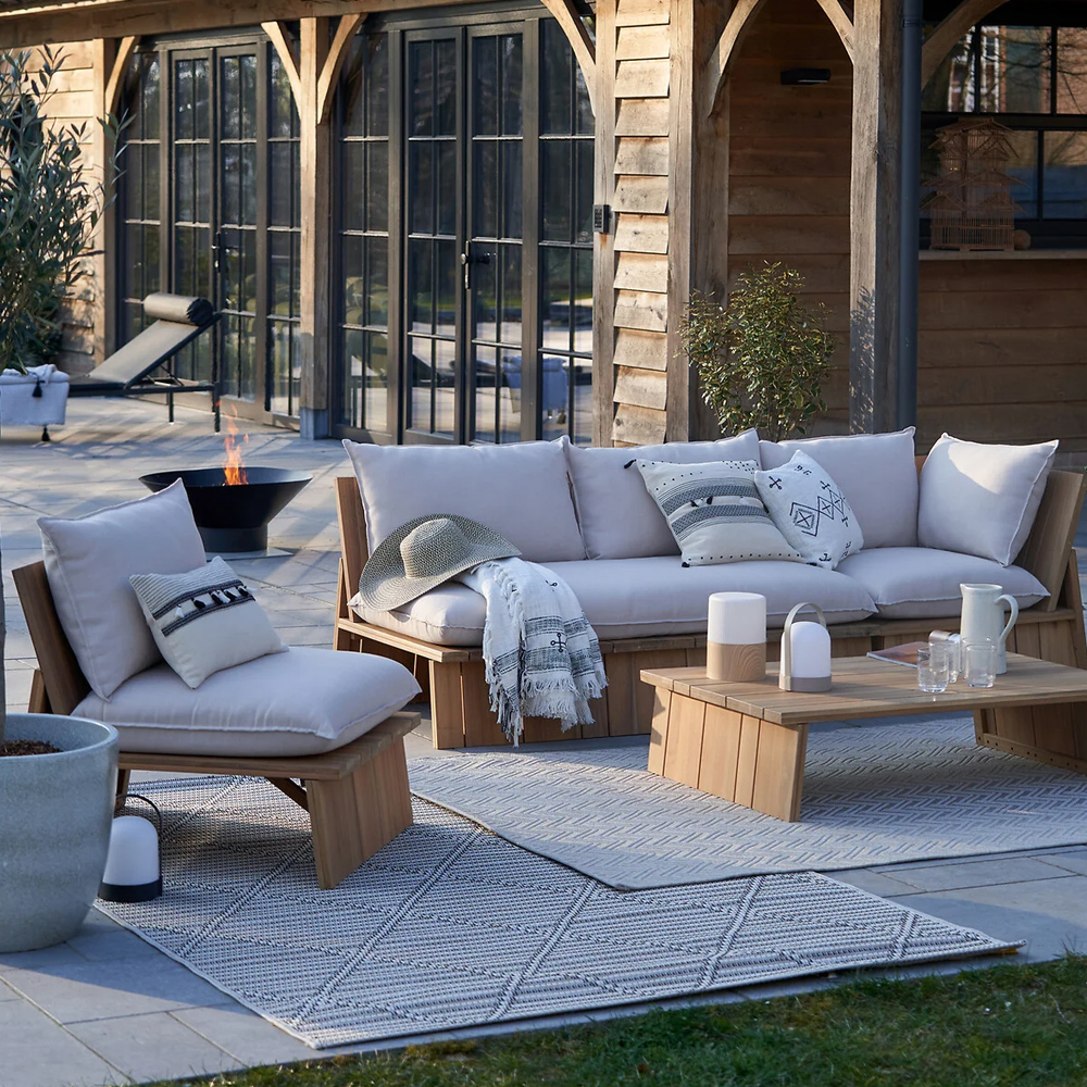 Уличное кресло из массива акации Trivett Wooden Chair