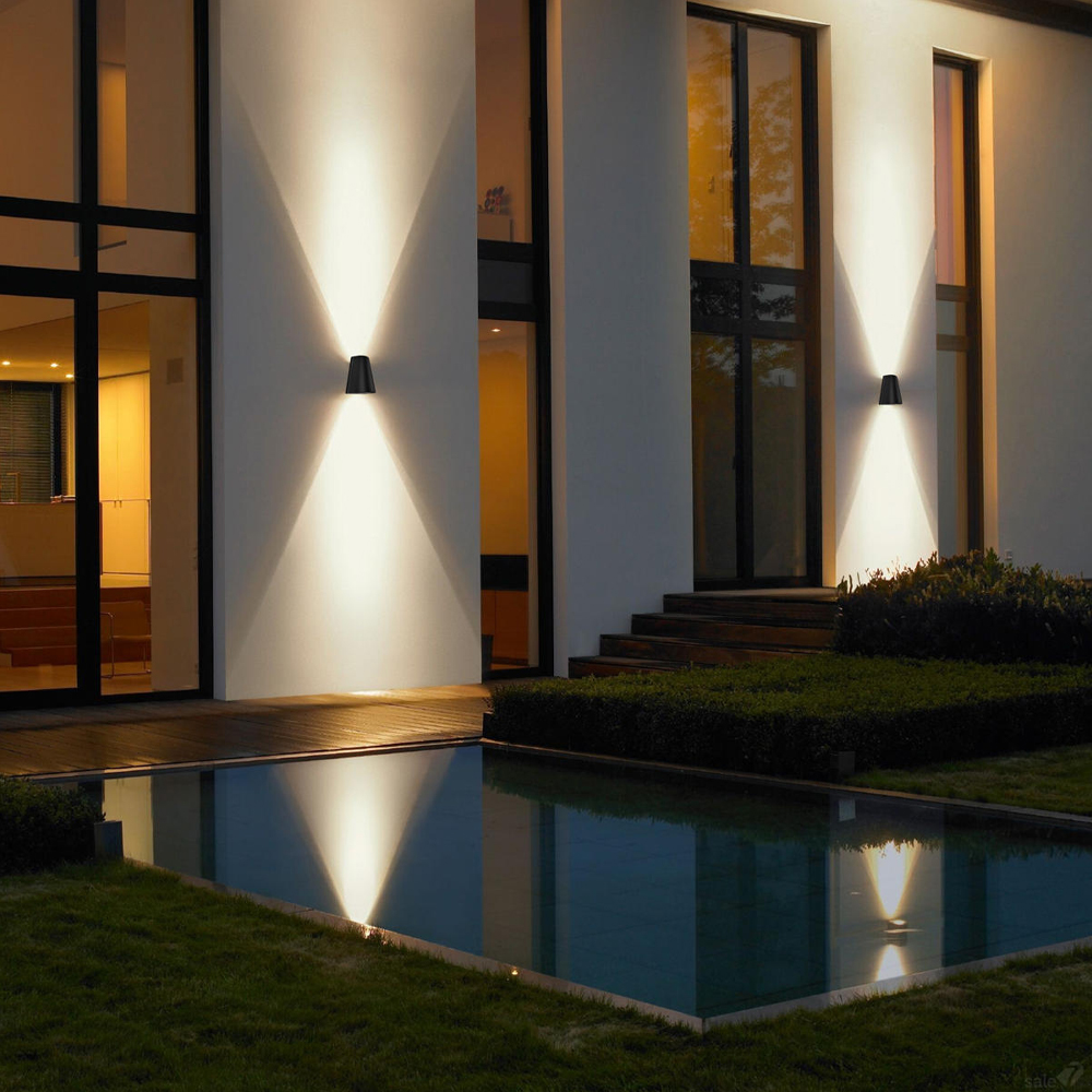 Уличный настенный светильник светодиодный конусообразной формы черного цвета из металла Urban Minimalist