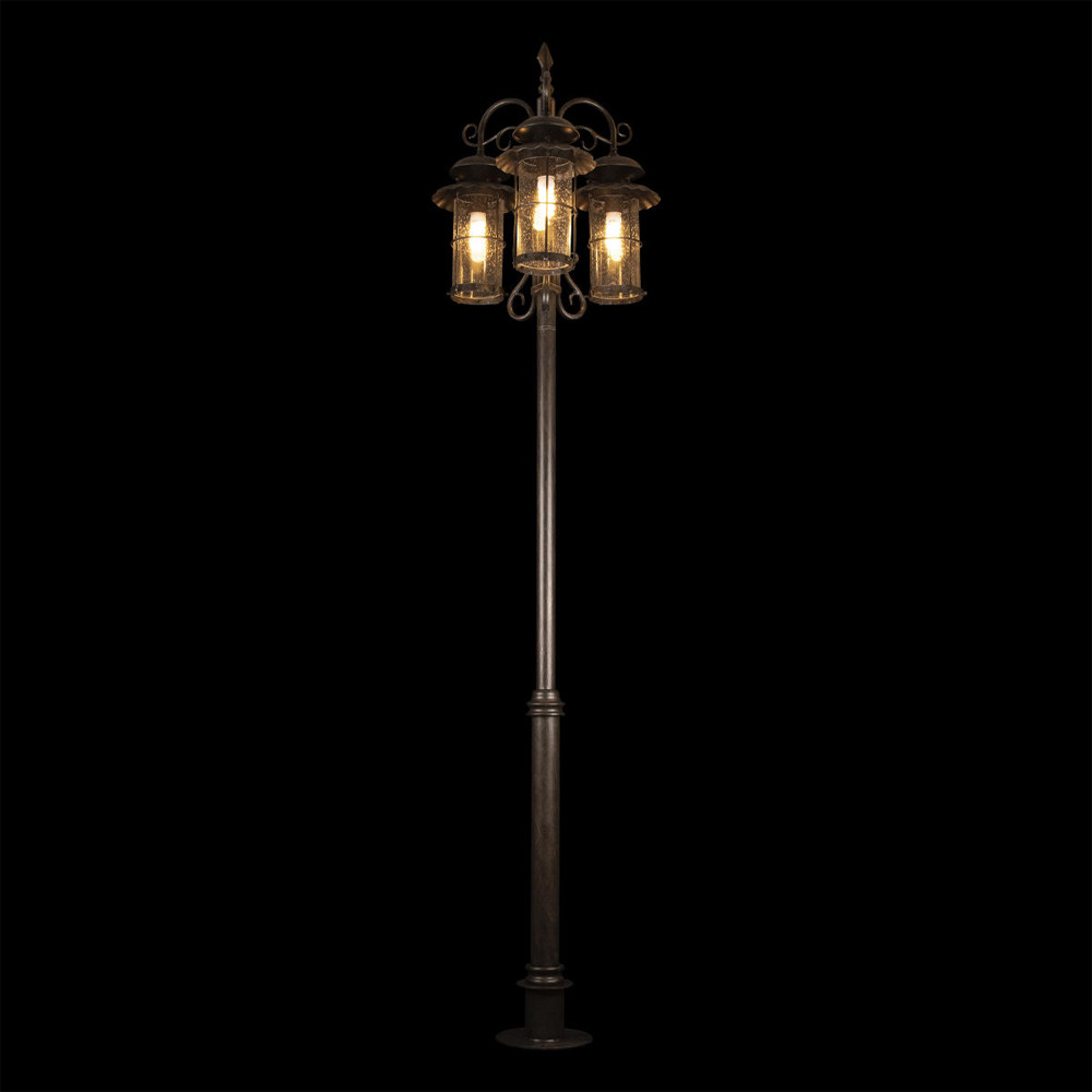 Уличный фонарь с тремя стеклянными плафонами и коваными элементами Elysian Lanterns