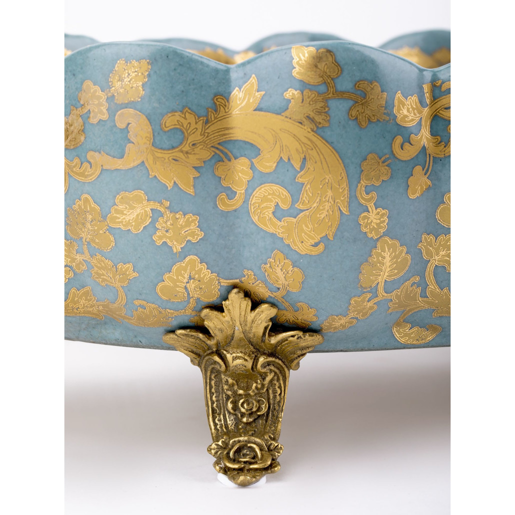 Фарфоровая чаша на ножках Bertini