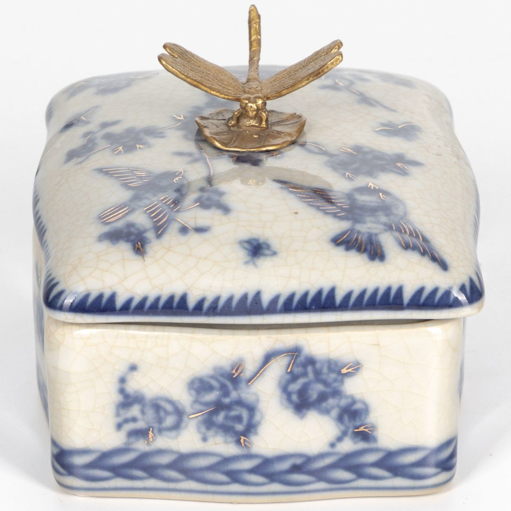 Фарфоровая шкатулка с бронзовой стрекозой Blue and White